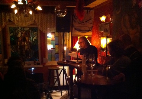 Joe Bauer liest in der Uhu Bar im Rotlichtviertel Stuttgart