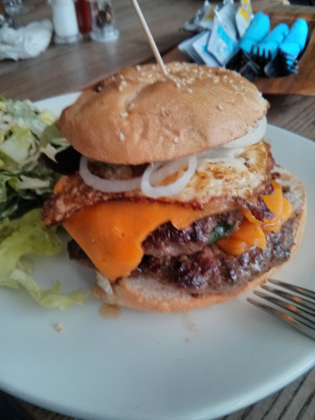 Schräglage - Meatlover Cheeseburger