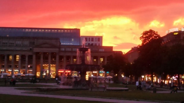 Skyporn in rot und orange: Spektakulärer Abendhimmel über Stuttgart