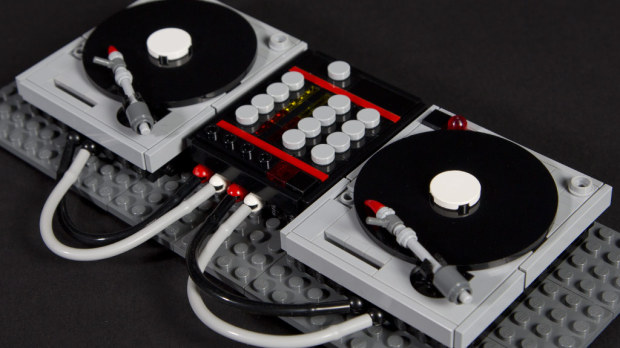 RAMs Traum: Technics 1200 aus Lego