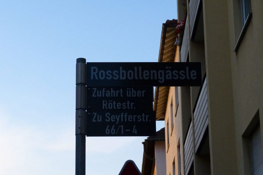 Rossbollengässle. Oder Rossbollagässle. Da geh jetzt mal rein. Ich war so aufgeregt, ich musste kacken. 